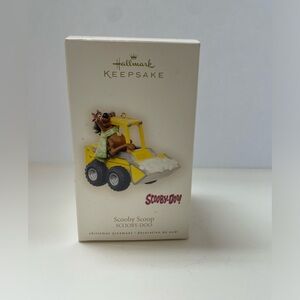 Hallmark Ornament Scooby Scoop, SCOOBY-DOO. New in box 2007